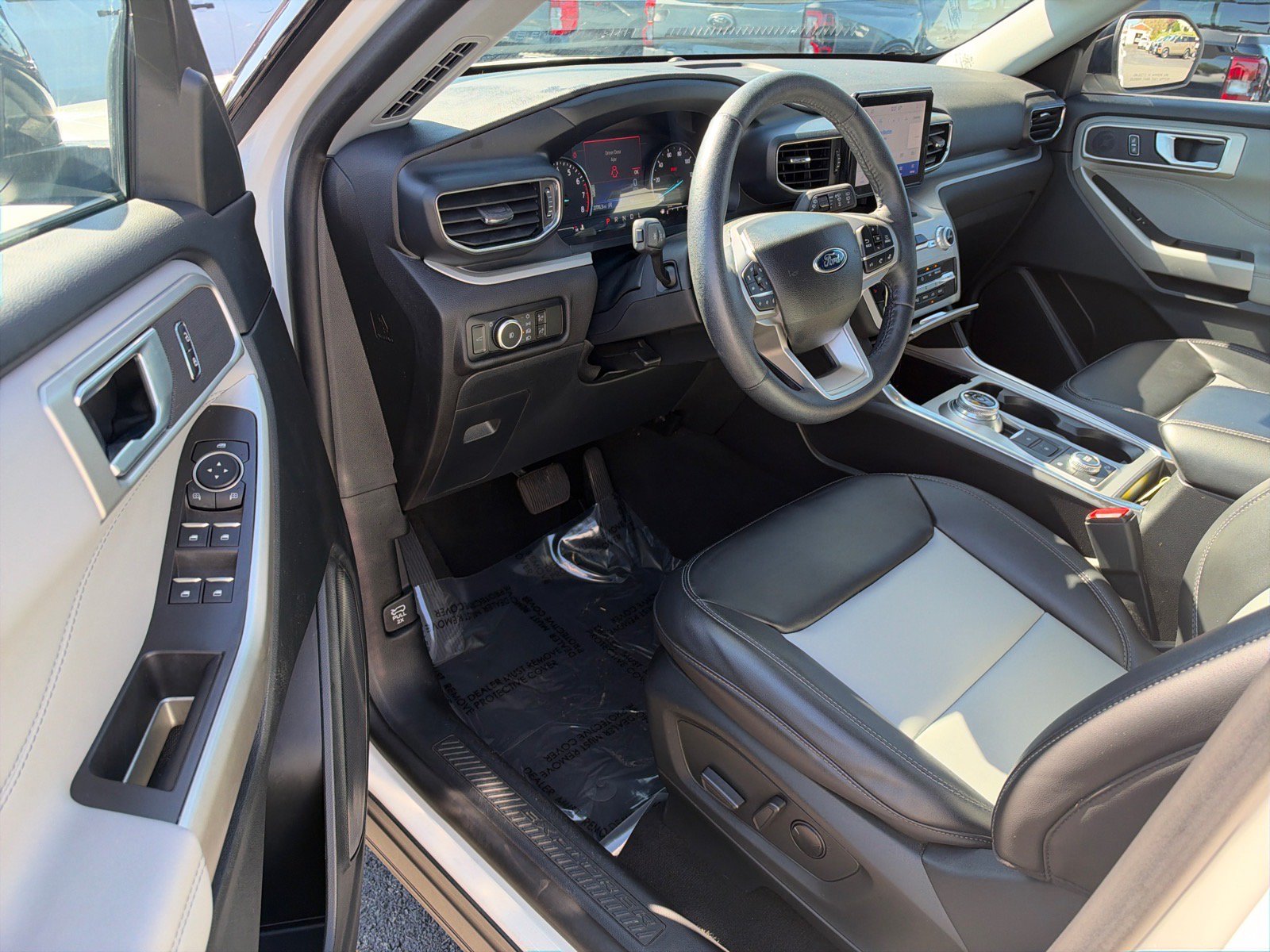 Certified 2023 Ford Explorer XLT w/ Equipment Group 202A AWD/4WD image 6