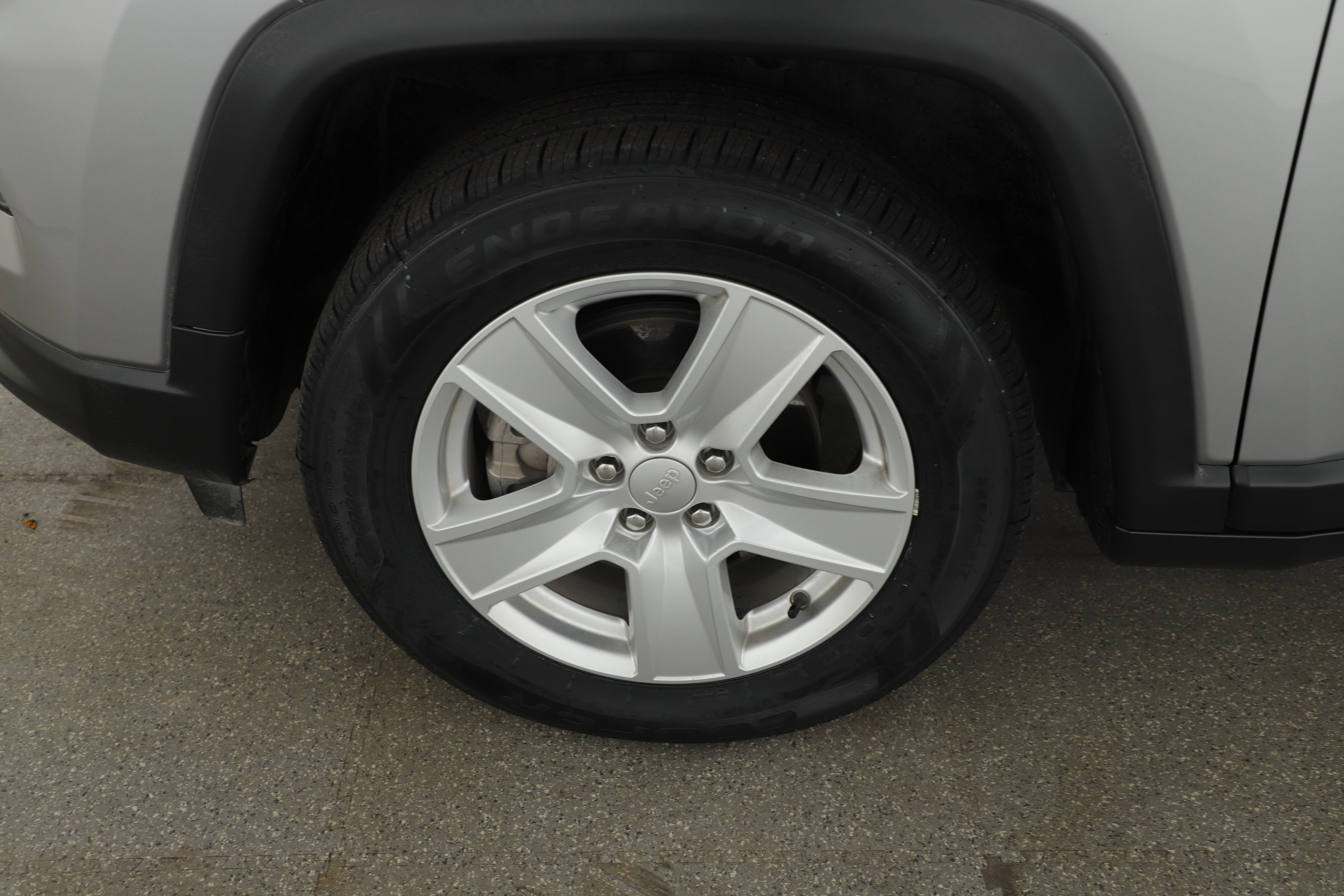 Used 2022 Jeep Compass Latitude FWD image 5
