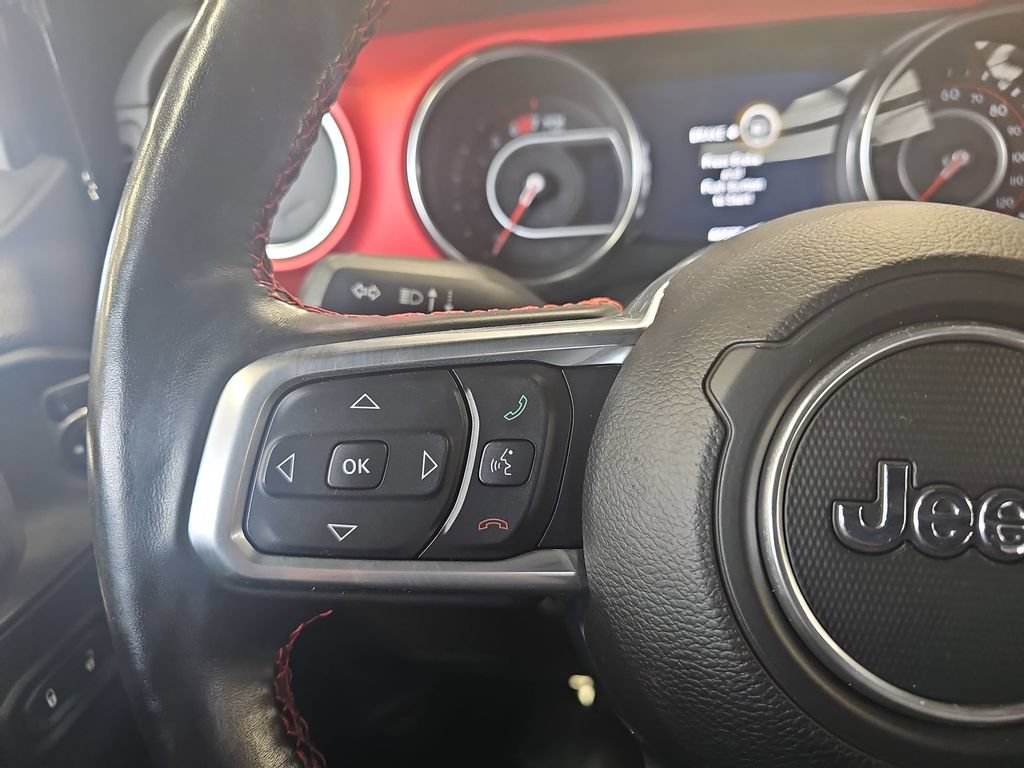 Used 2021 Jeep Wrangler Unlimited Rubicon w/ Cold Weather Group AWD/4WD image 16
