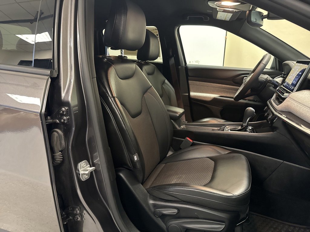 Used 2023 Jeep Compass Latitude w/ Convenience Group image 40