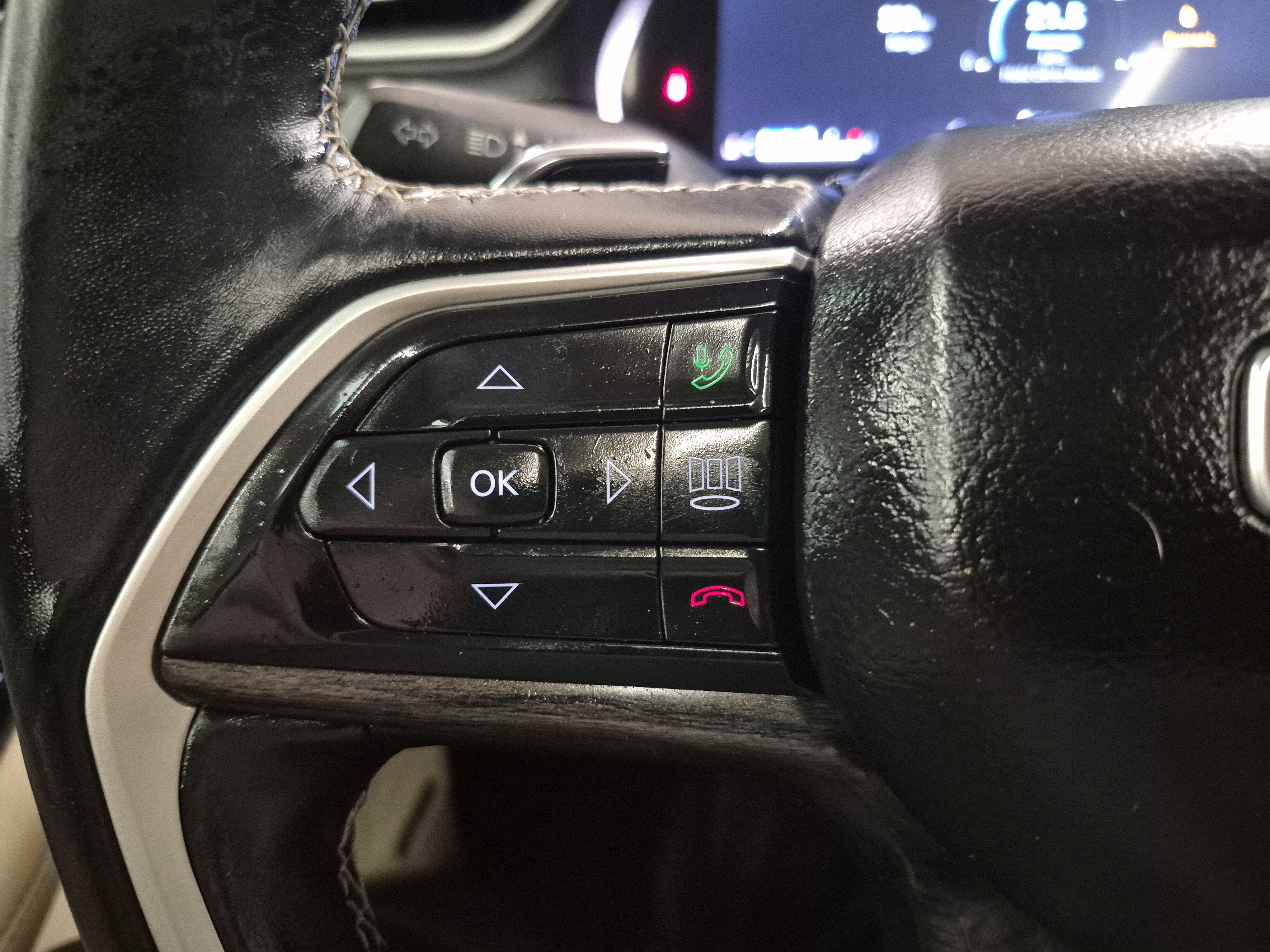 Used 2021 Jeep Grand Cherokee L Limited AWD/4WD image 25