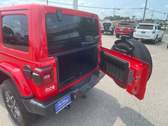 Used 2025 Jeep Wrangler Unlimited Sahara AWD/4WD image 14