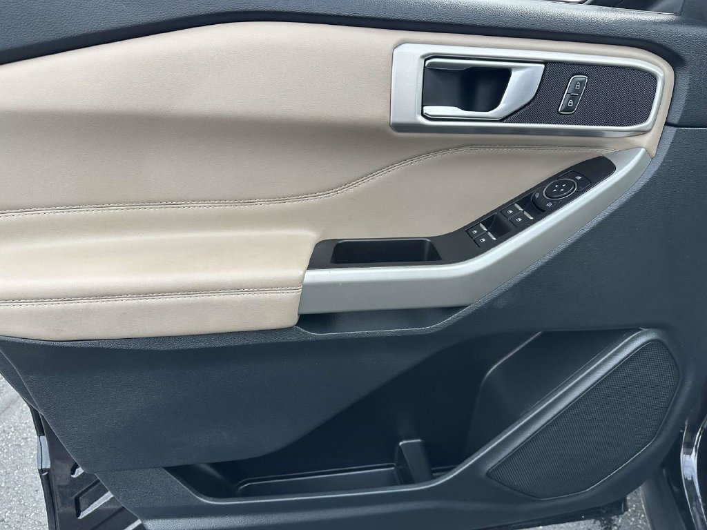 Certified 2023 Ford Explorer XLT w/ Equipment Group 202A AWD/4WD image 9