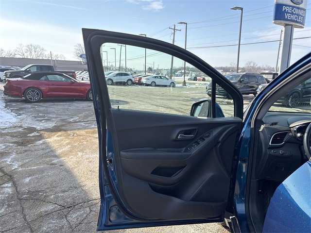 Used 2020 Chevrolet Trax LT w/ Driver Confidence Package image 11
