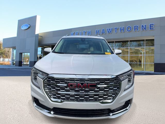 Used 2024 GMC Terrain Denali AWD/4WD image 2