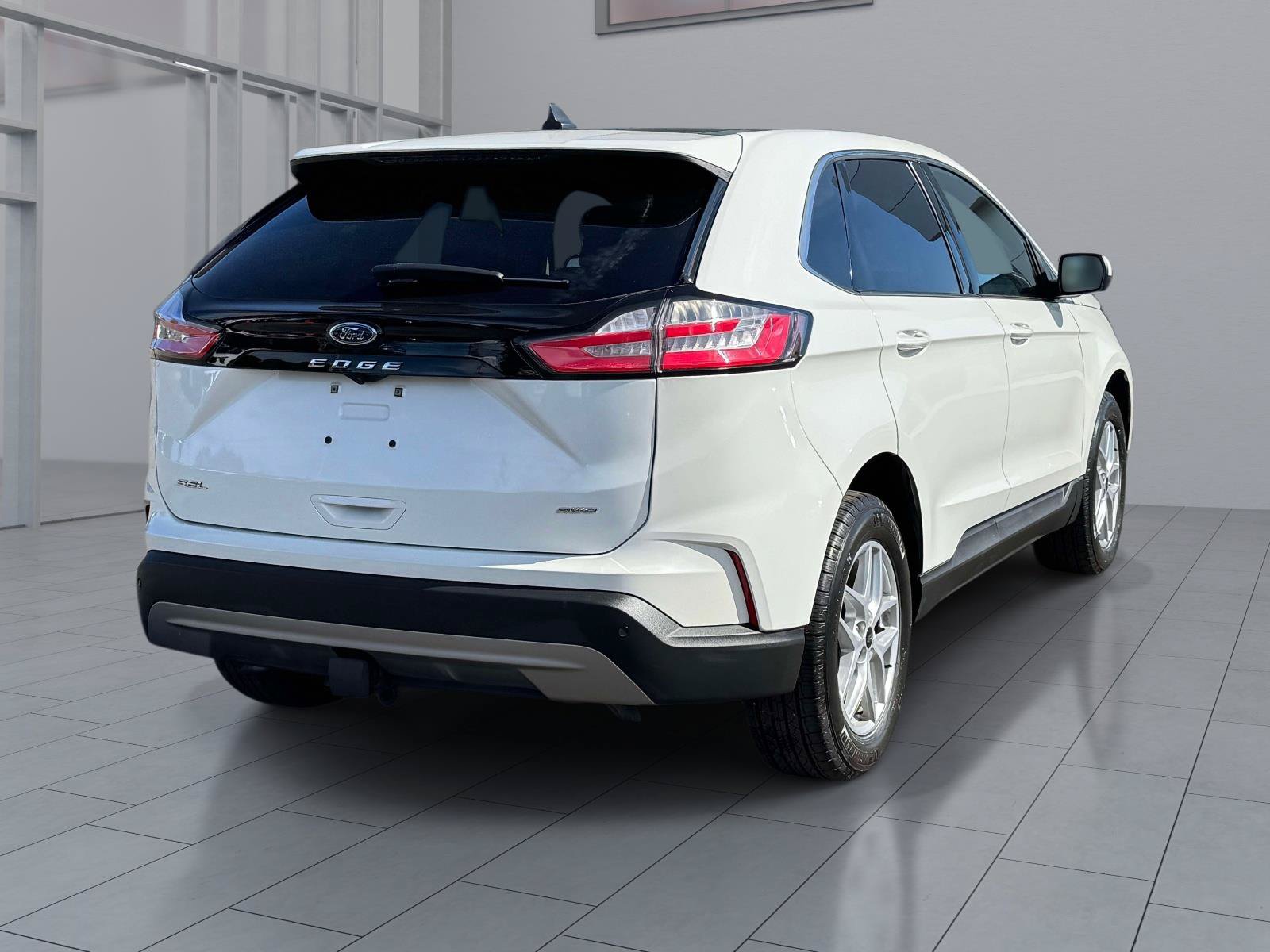 Certified 2024 Ford Edge SEL w/ Convenience Package AWD/4WD image 3