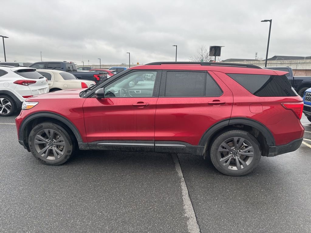 Certified 2022 Ford Explorer XLT w/ Equipment Group 202A image 4