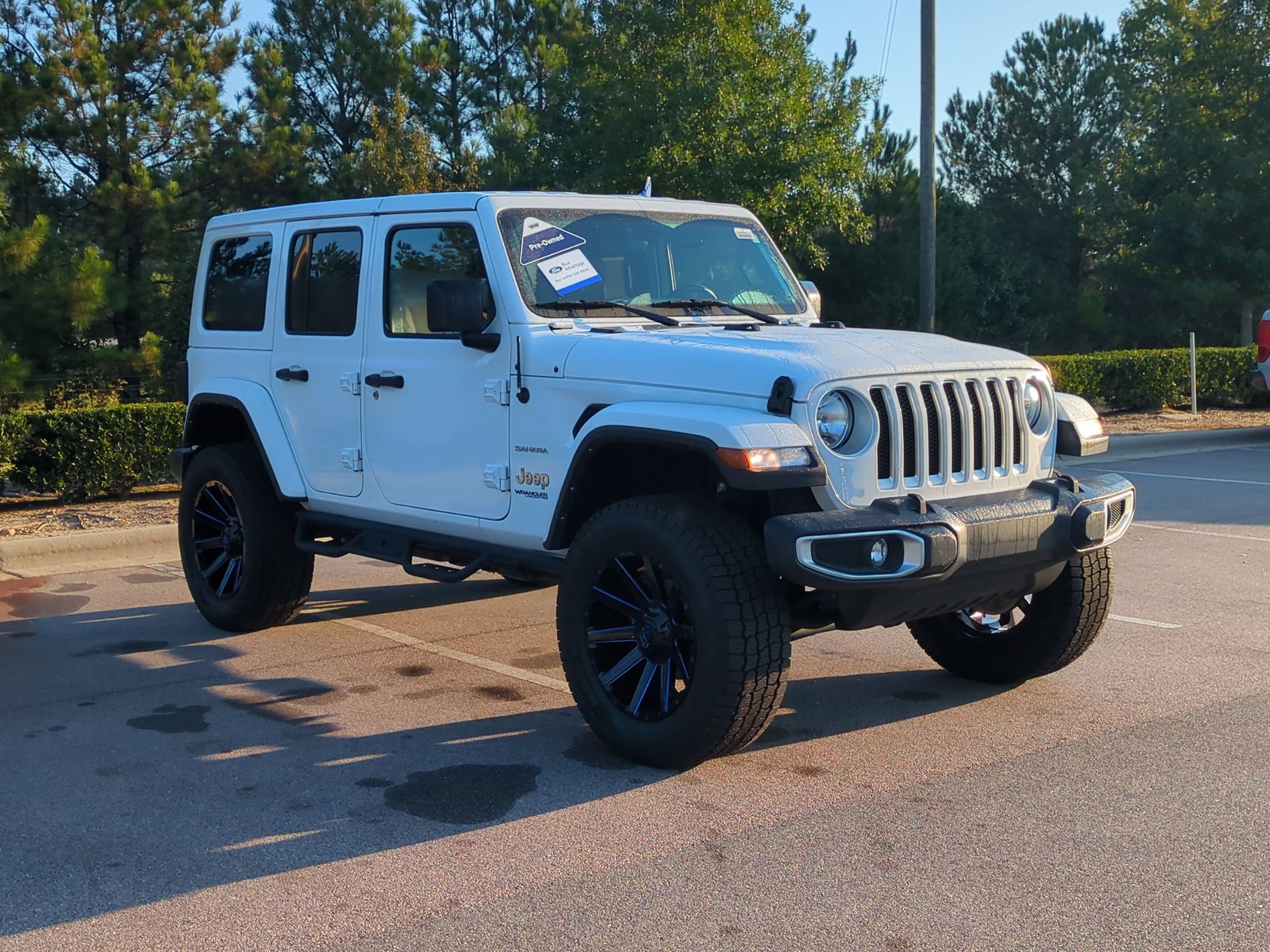 Used 2021 Jeep Wrangler Unlimited Sahara AWD/4WD image 1