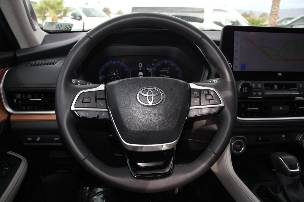 Used 2025 Toyota Grand Highlander AWD image 16