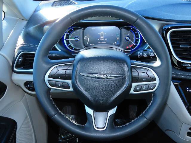 Used 2024 Chrysler Pacifica Select image 26