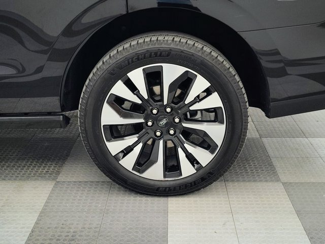 Certified 2025 Ford Expedition Platinum w/ Driver's Package AWD/4WD image 23