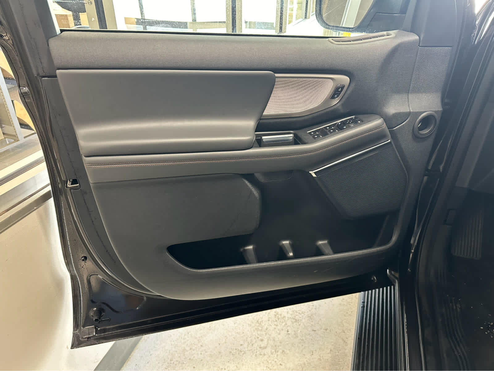 Certified 2025 Ford Expedition Active image 15