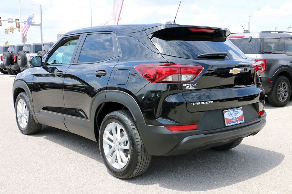 Used 2025 Chevrolet TrailBlazer LS w/ LS Convenience Package FWD image 7