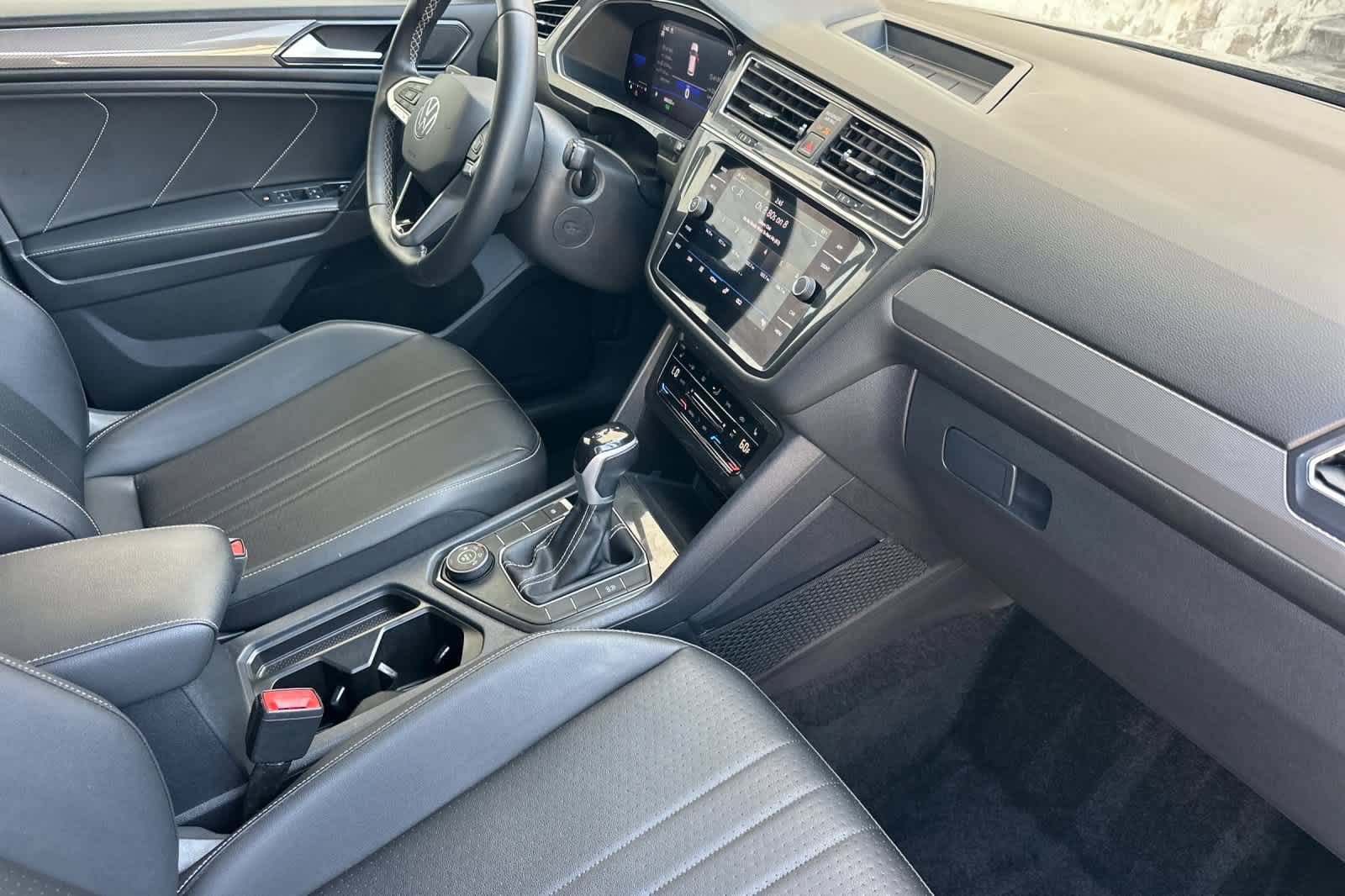Used 2023 Volkswagen Tiguan SE AWD/4WD image 17