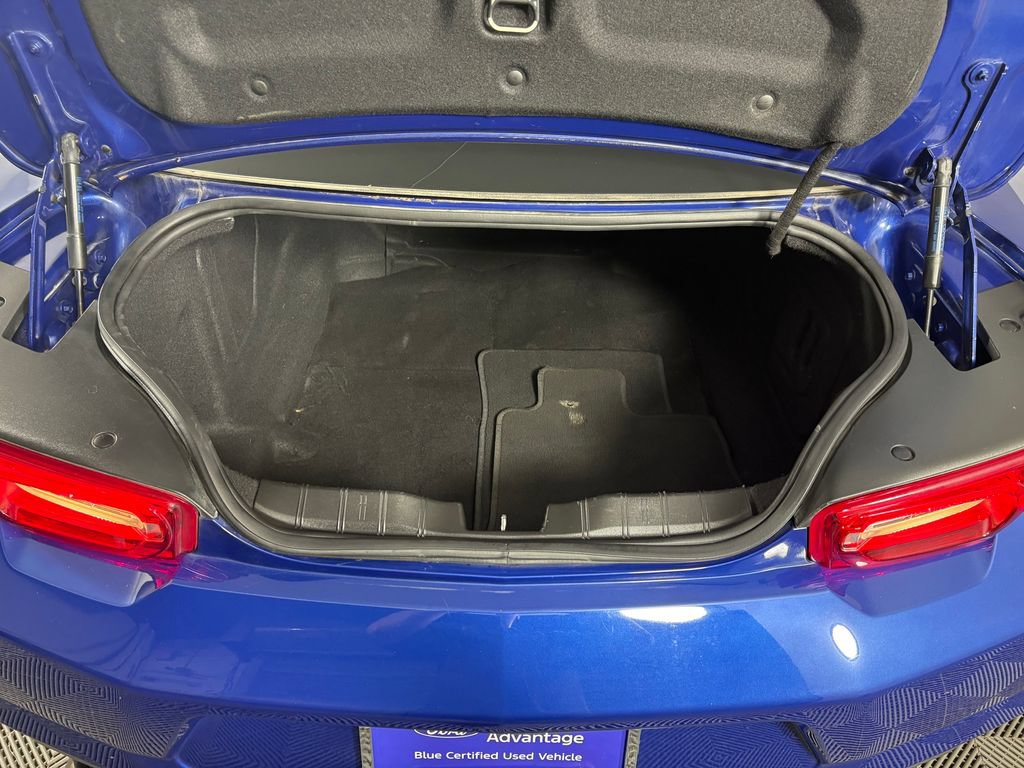 Used 2020 Chevrolet Camaro LT RWD image 27