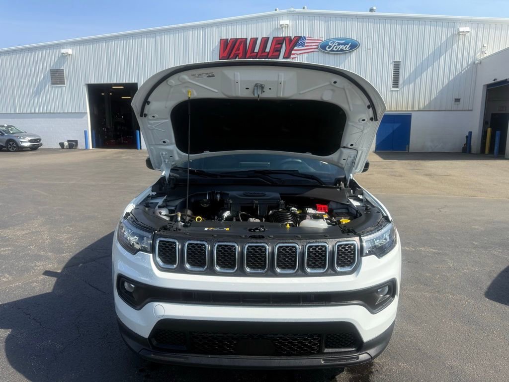 Used 2023 Jeep Compass Latitude w/ Convenience Group AWD/4WD image 58