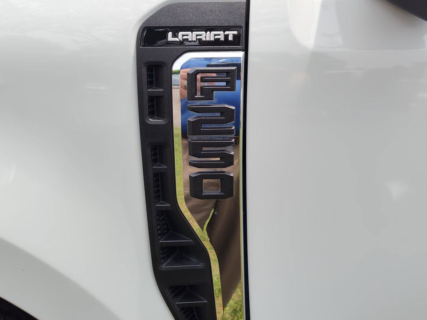 Certified 2023 Ford F250 Lariat w/ FX4 Off-Road Package AWD/4WD image 9