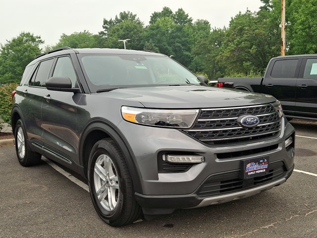 Certified 2023 Ford Explorer XLT w/ Equipment Group 202A AWD/4WD image 2