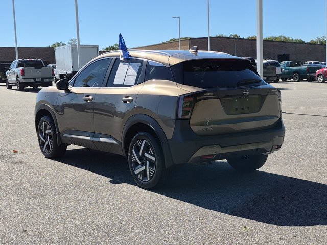 Used 2025 Nissan Kicks SV w/ SV Premium Package FWD image 6