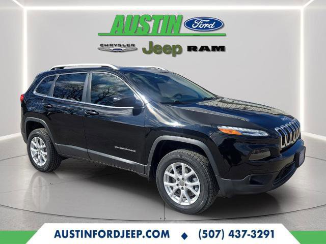 Used 2017 Jeep Cherokee Latitude image 2