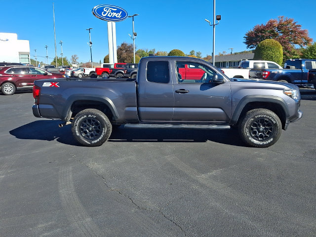 Used 2020 Toyota Tacoma SR w/ SX Package AWD/4WD image 15
