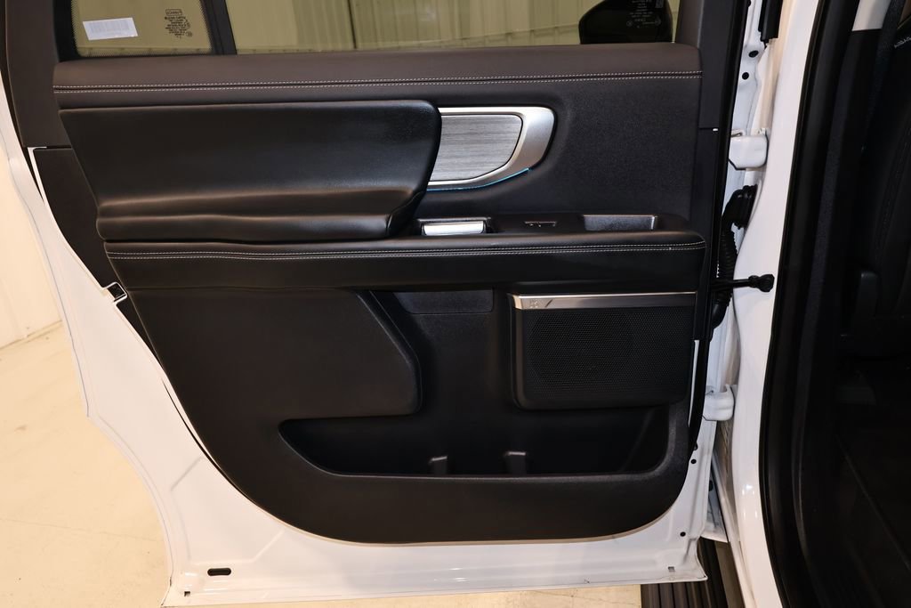 Certified 2025 Ford Expedition Max Platinum image 18