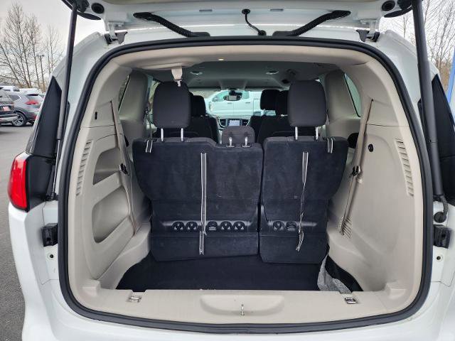 Used 2023 Chrysler Voyager LX FWD image 10