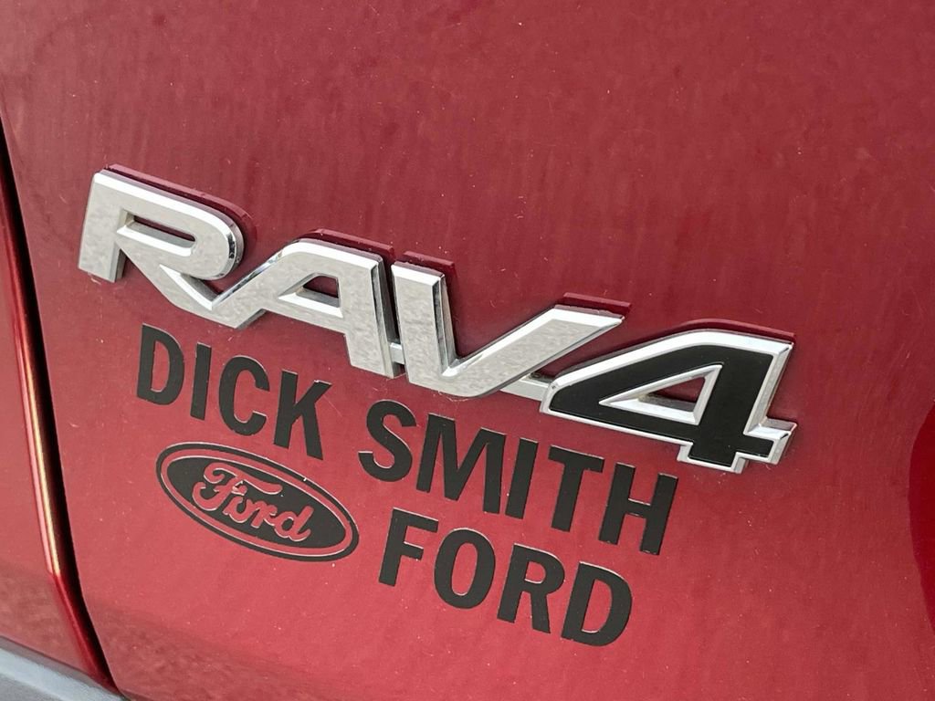 Used 2020 Toyota RAV4 XLE Premium image 8