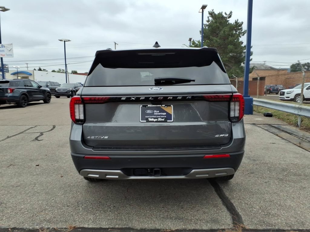 Certified 2025 Ford Explorer Active w/ Active Comfort Package AWD/4WD image 8