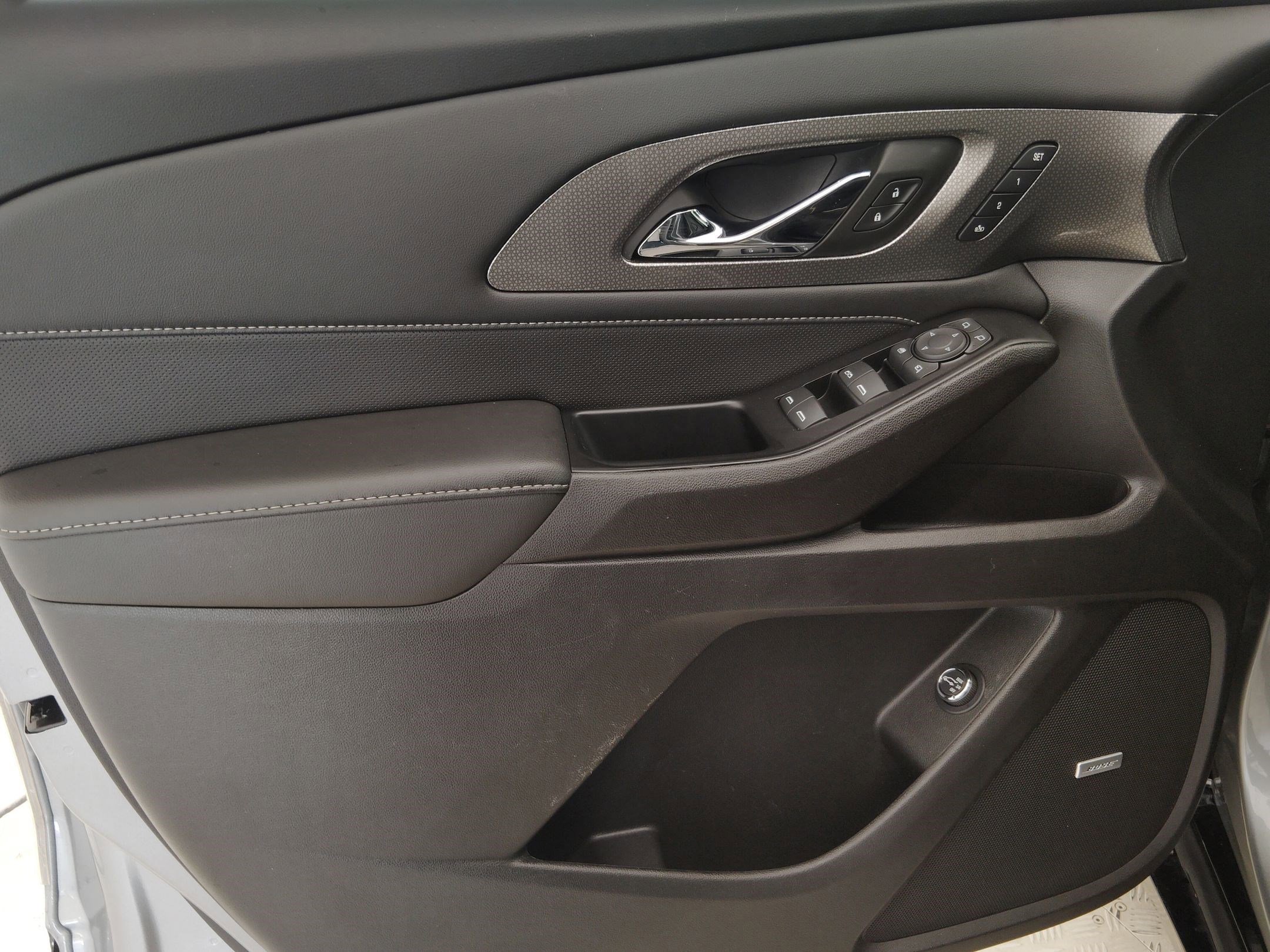 Used 2023 Chevrolet Traverse Premier w/ Redline Edition image 14