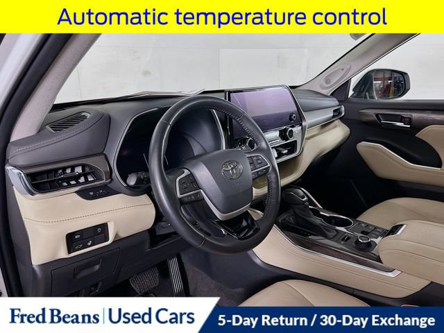 Used 2023 Toyota Highlander Limited image 11