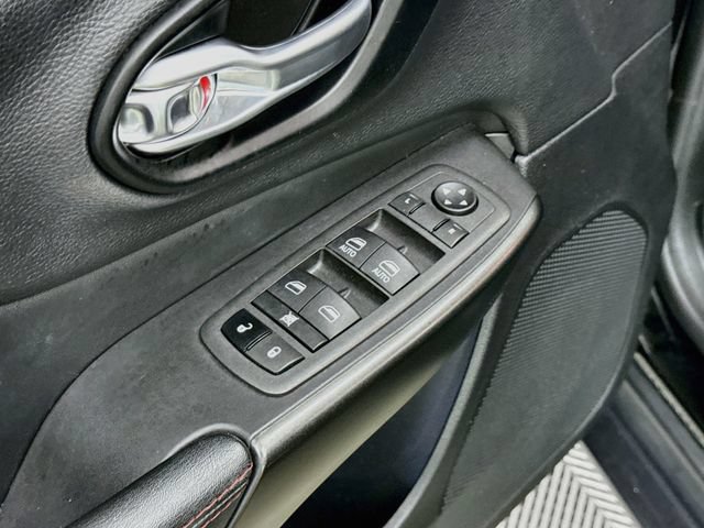 Used 2022 Jeep Cherokee Trailhawk w/ Sun, Sound & Nav Group AWD/4WD image 18
