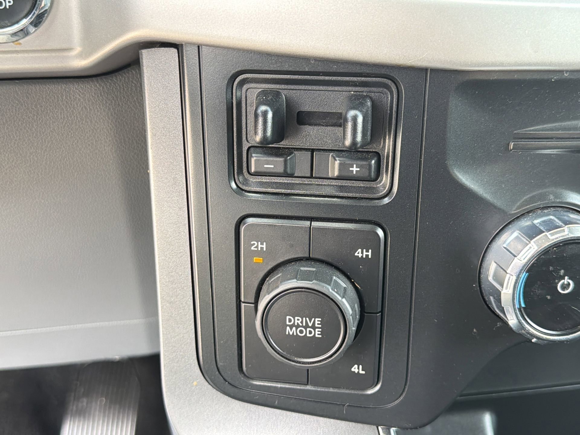 Certified 2022 Ford F150 XLT w/ Equipment Group 302A High image 17