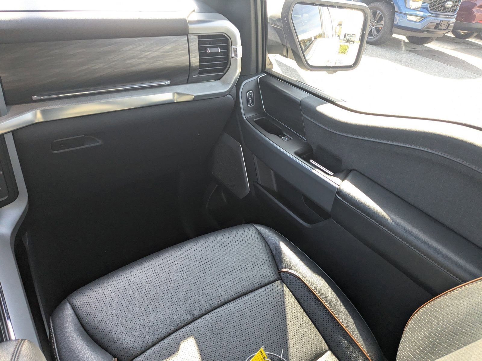 Certified 2024 Ford F150 Lariat w/ Equipment Group 502A High image 17