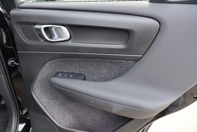 Used 2025 Volvo XC40 B5 Plus image 22