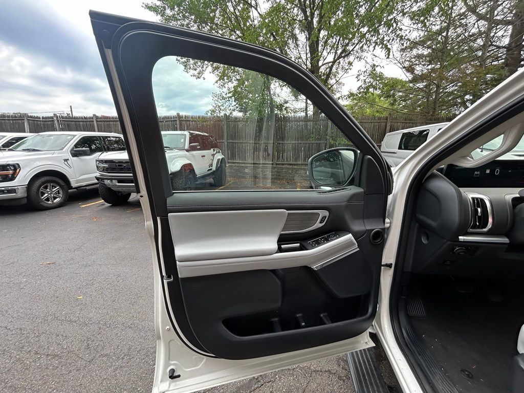 Certified 2025 Ford Expedition Platinum w/ Driver's Package AWD/4WD image 13