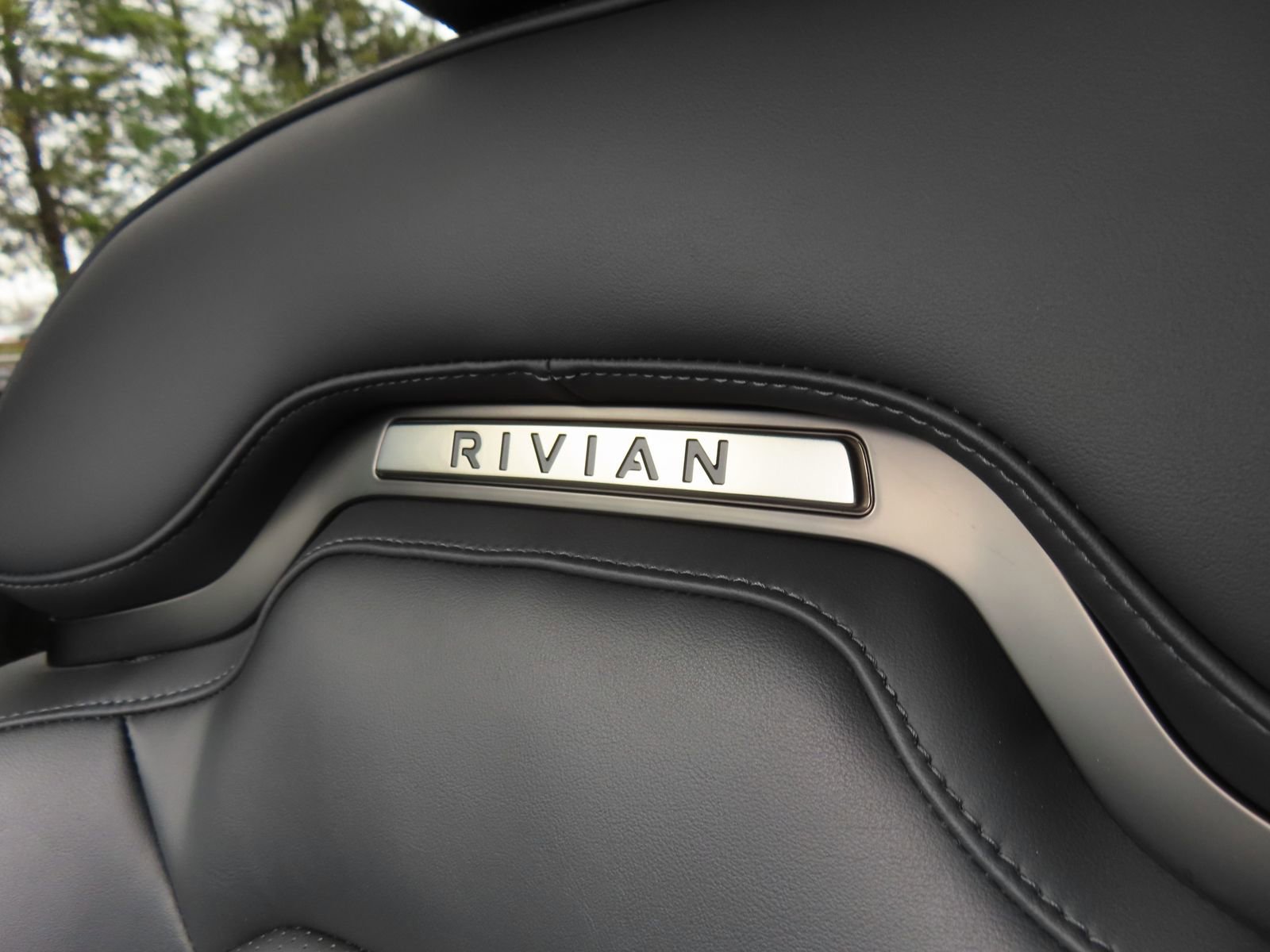Used 2025 Rivian R1T Adventure image 30