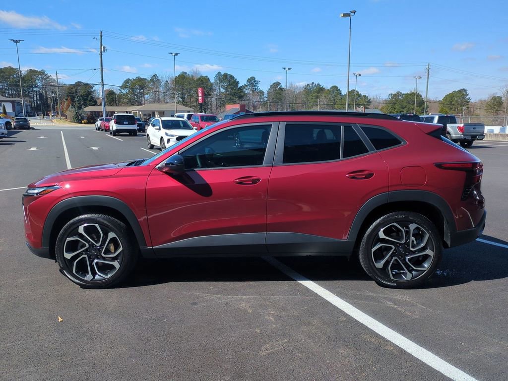 Used 2025 Chevrolet Trax RS w/ Driver Confidence Package image 3