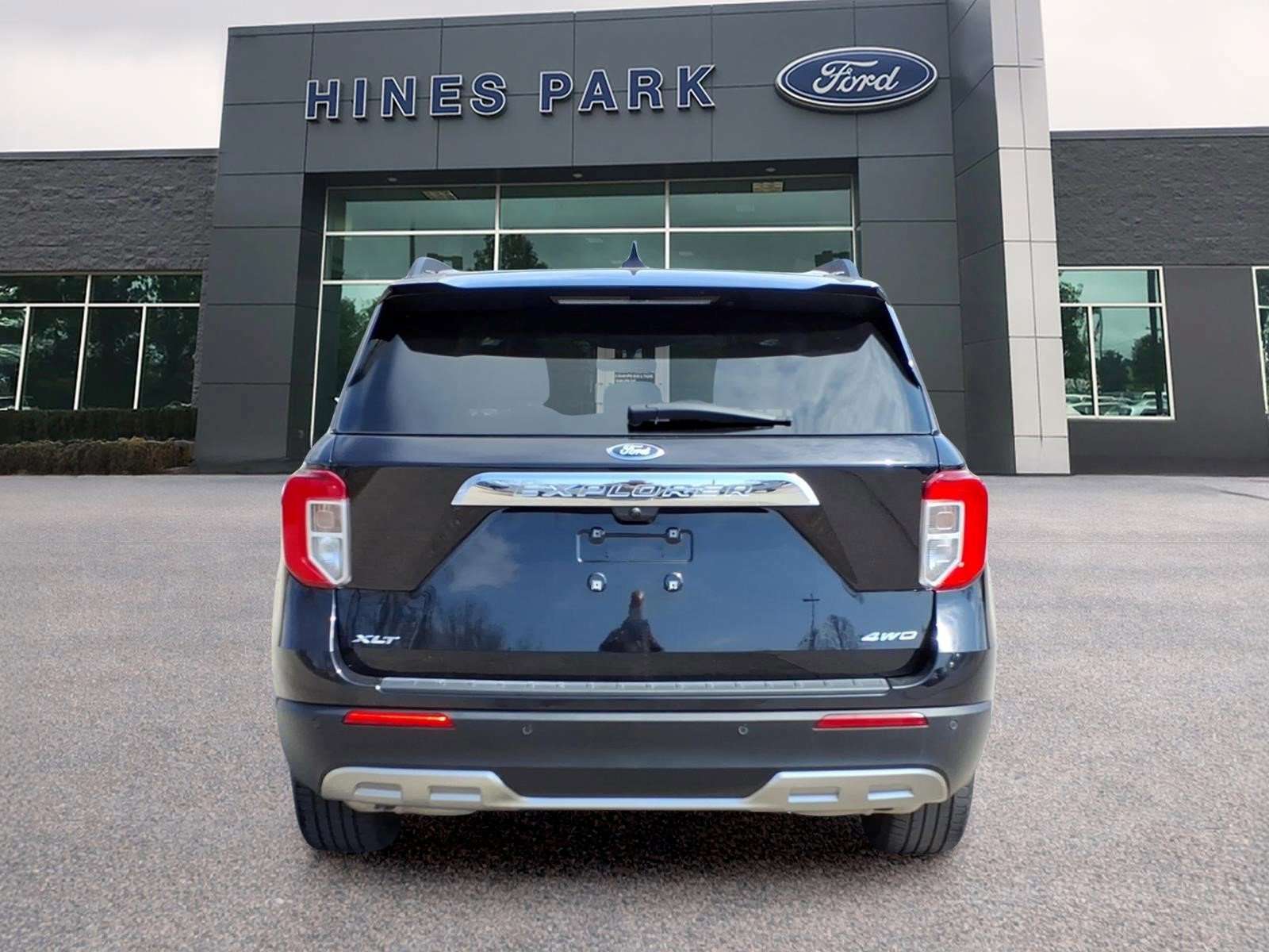 Certified 2023 Ford Explorer XLT w/ Equipment Group 202A AWD/4WD image 4