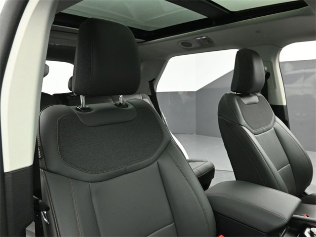 Certified 2025 Ford Explorer Active w/ Active Comfort Package image 49