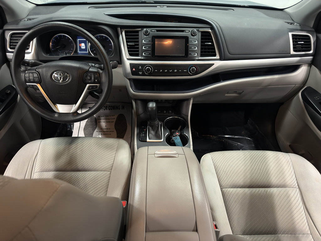 Used 2017 Toyota Highlander LE image 30