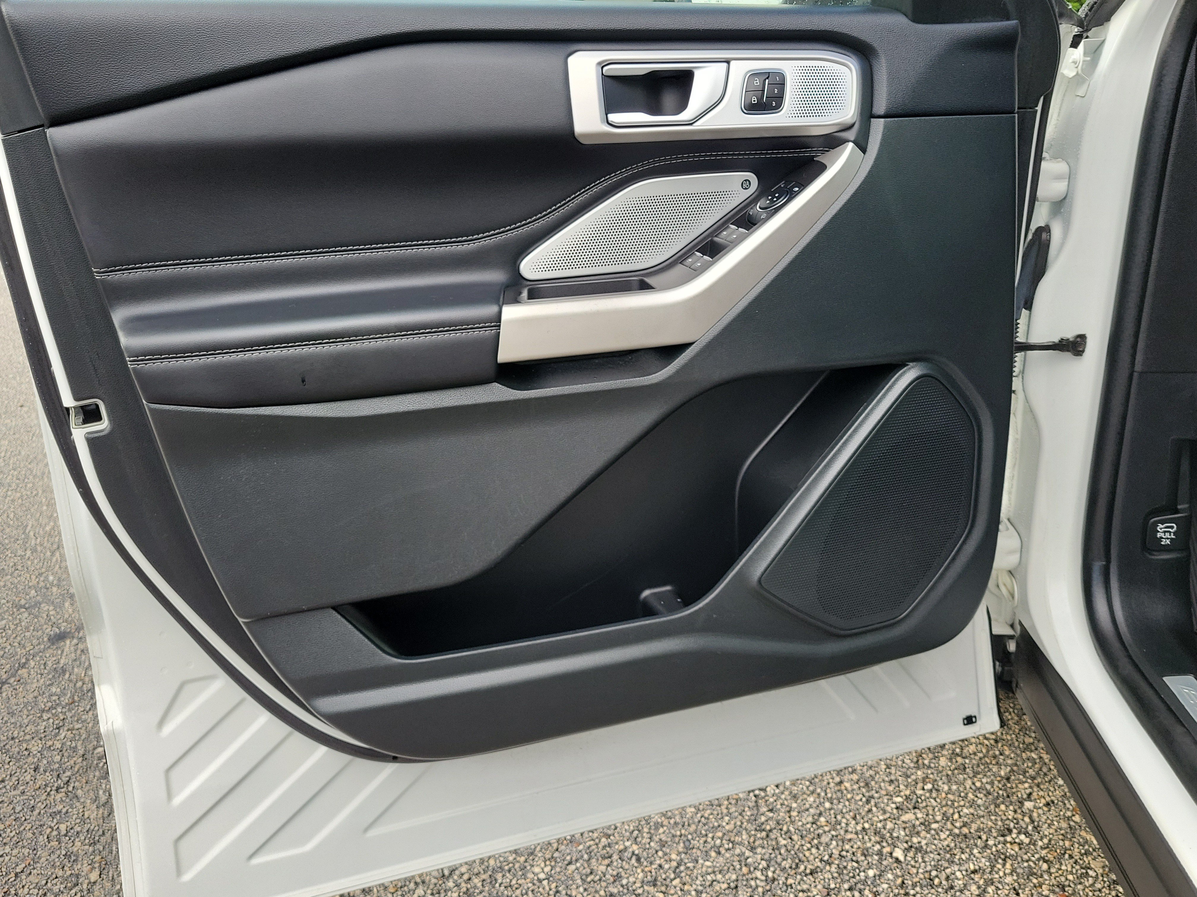 Certified 2024 Ford Explorer Limited w/ Limited Technology Package AWD/4WD image 18