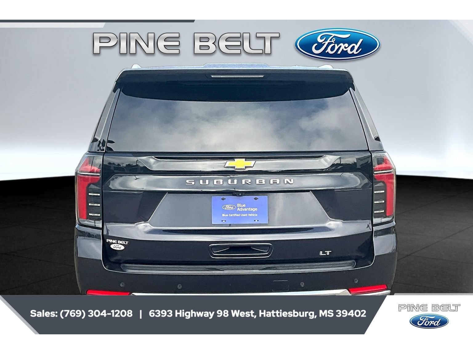 Used 2025 Chevrolet Suburban LT RWD image 4
