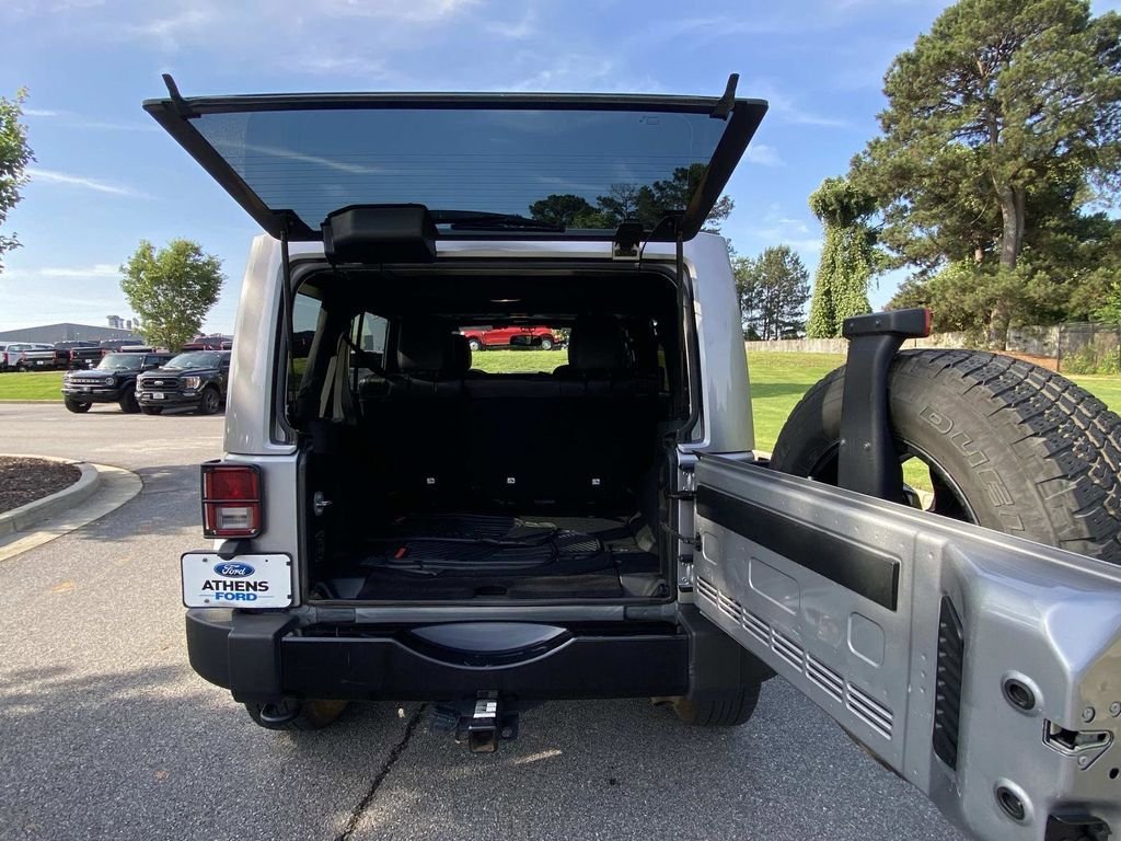 Used 2018 Jeep Wrangler Unlimited Sahara AWD/4WD image 5