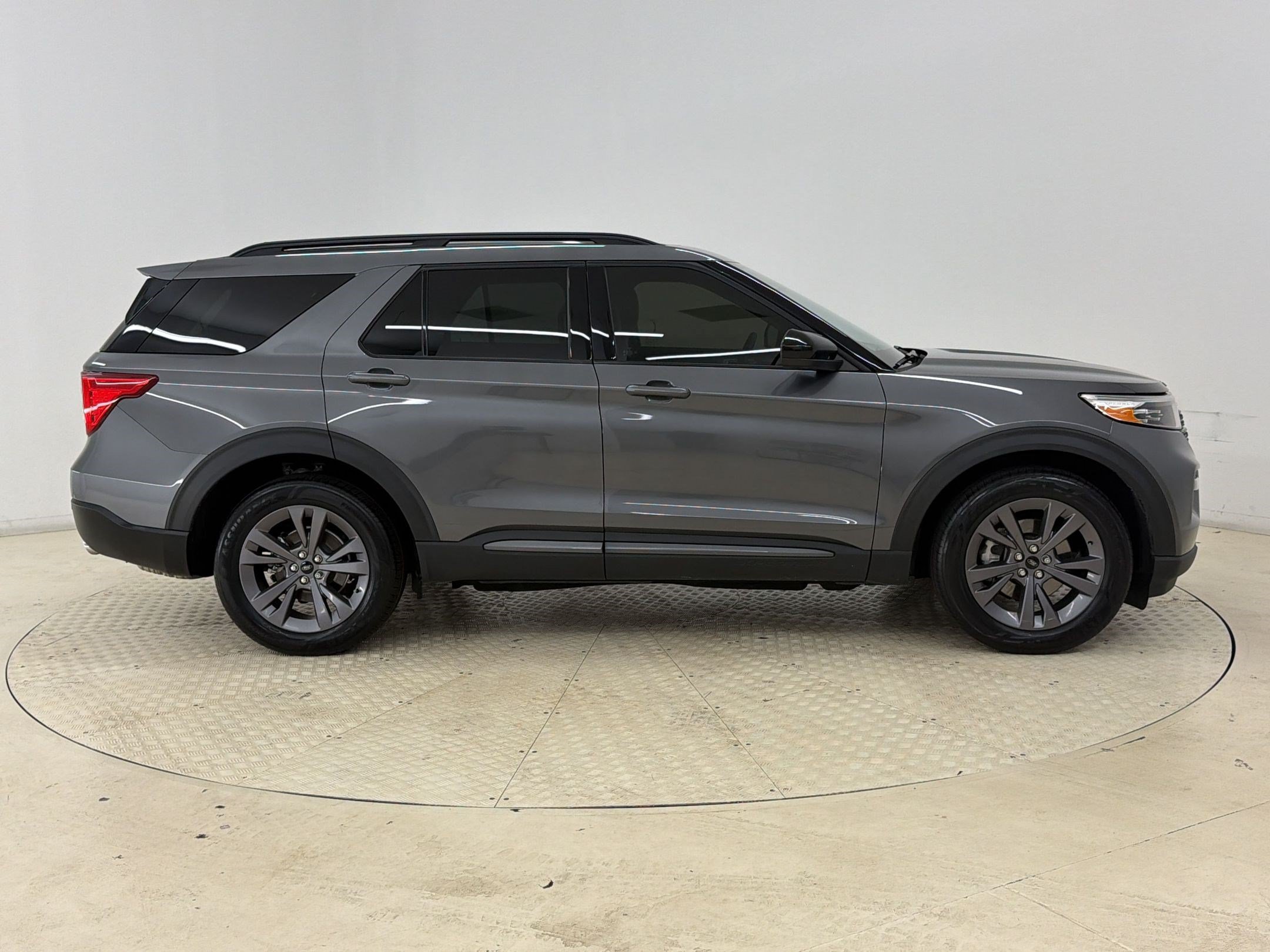 Certified 2023 Ford Explorer XLT w/ Equipment Group 202A RWD image 8