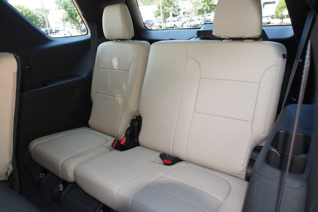 Used 2023 Chevrolet Traverse LS FWD image 21