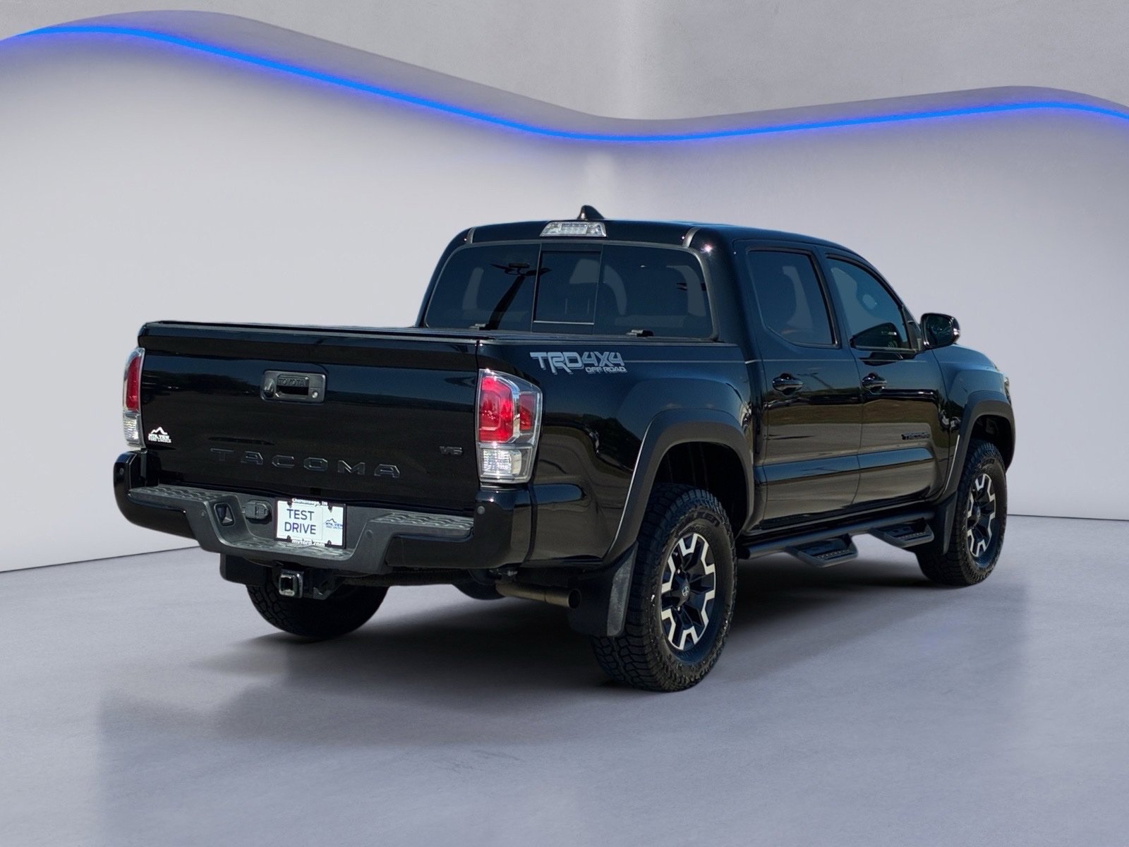 Used 2023 Toyota Tacoma TRD Off-Road w/ Technology Package AWD/4WD image 3