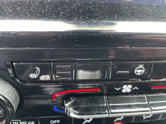 Used 2023 Jeep Grand Cherokee L Limited w/ Black Appearance Package image 10