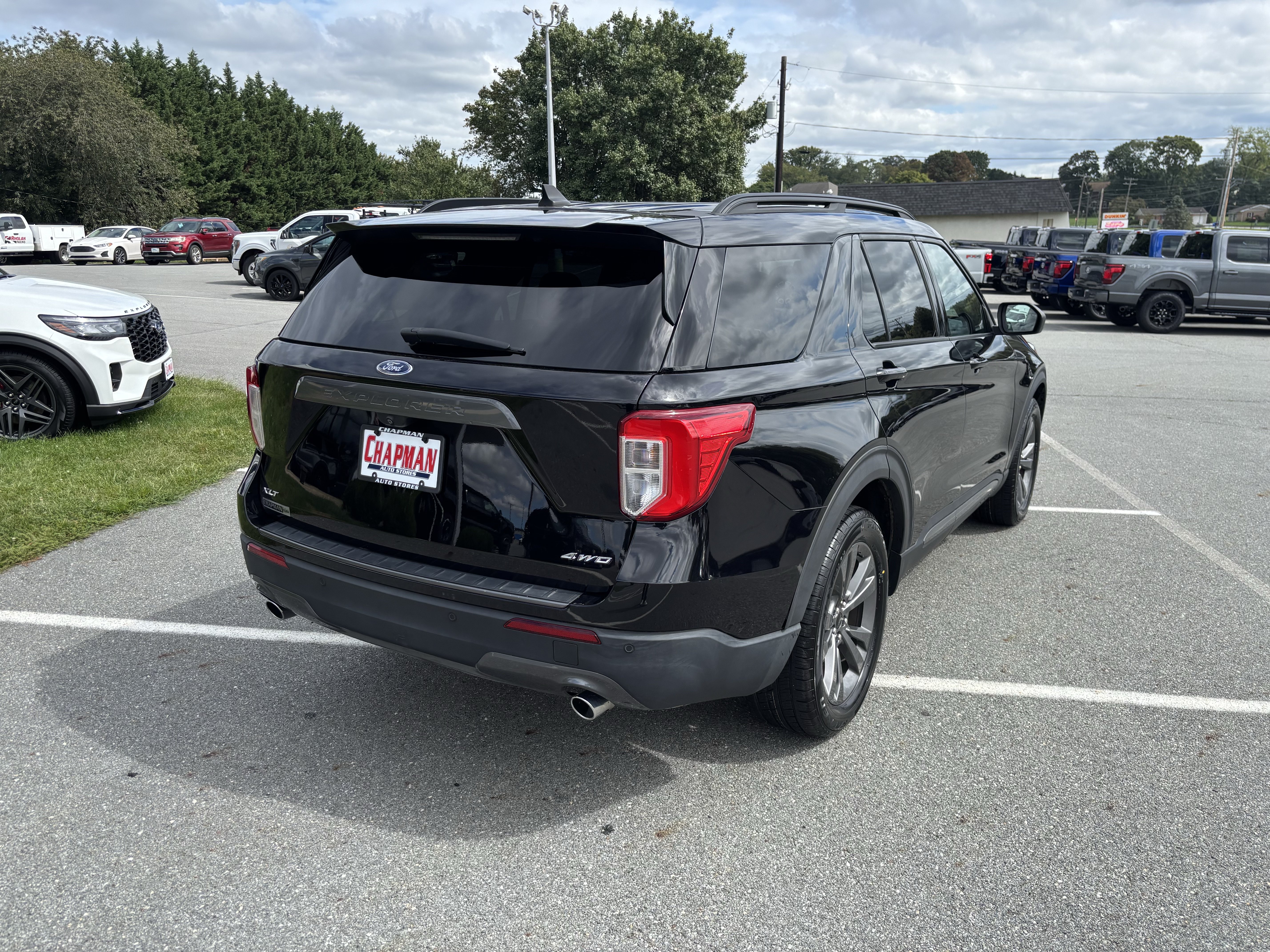 Certified 2021 Ford Explorer XLT w/ Equipment Group 202A AWD/4WD image 7