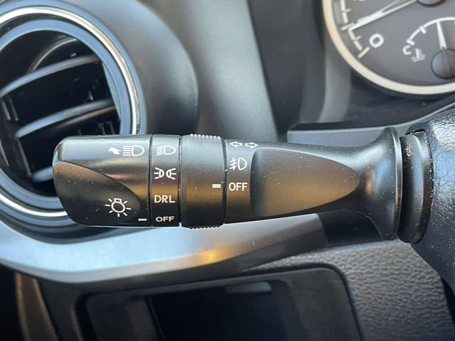 Used 2018 Toyota Tacoma SR5 AWD/4WD image 21